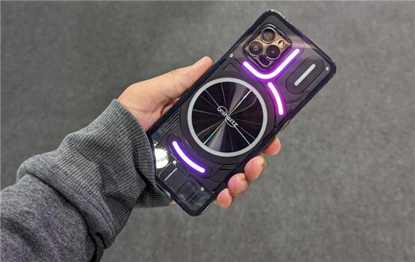网红手机Nothing Phone“低配版”:Unihertz Luna手机现身MWC