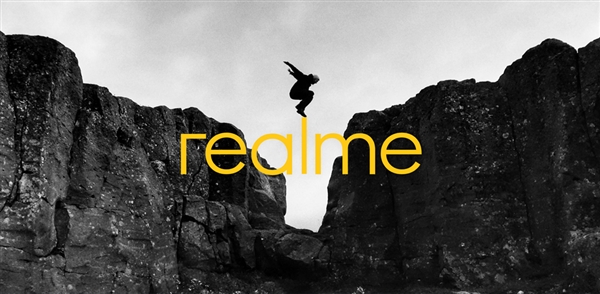 真我realme 11 Pro“证件照”出炉:挖孔双曲屏、圆环镜组