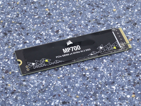 PCIe 5.0 SSD不用风扇会怎样？仅仅55秒就挂了！