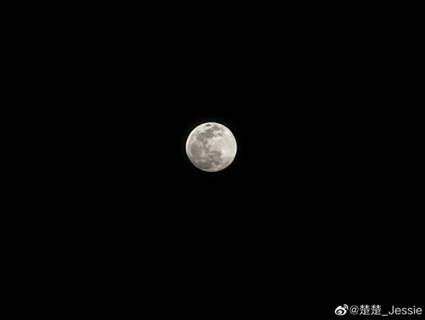 越级影像旗舰!真我11系列定档5月10日