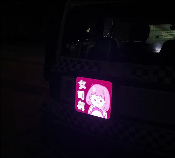 五菱会玩!城市玩乐潮品SUV悦也“小书包”是块屏:可自定义内容