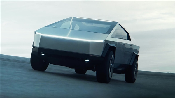 时隔四年!特斯拉皮卡Cybertruck归来:让保时捷成了手下败将(图2) 时隔四年!特斯拉皮卡Cybertruck归来:让保时捷成了手下败将