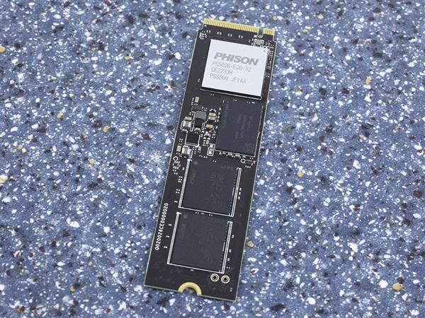 PCIe 5.0 SSD不用风扇会怎样？仅仅55秒就挂了！