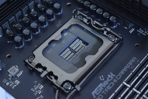 Intel LGA1851新接口：尺寸不变 但散热器有变！