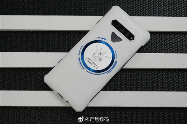 联名高达！ROG游戏手机7系列来了：二代骁龙8+6000mAh电池