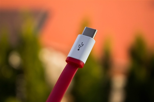 10倍提升 安卓新旗舰放弃祖传USB2.0：体验变化太明显了