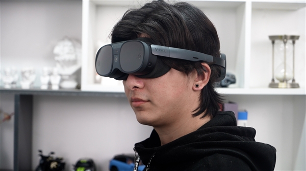 这才是元宇宙!HTC VIVE XR 精英套装视频体验:精巧设计 久戴不累