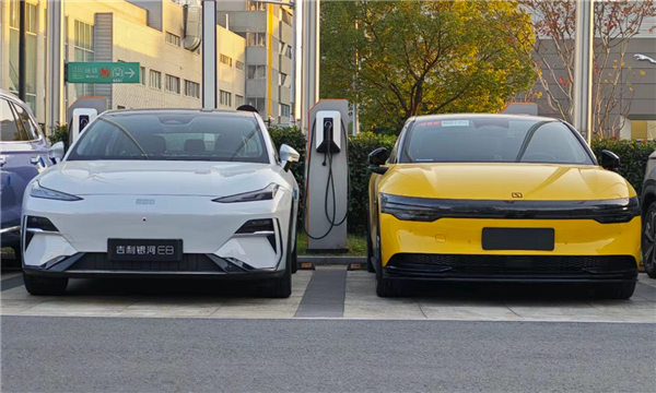 买车图个“吉利”!银河E8、极氪007同框:20万级新晋纯电怎么选(图1) 买车图个“吉利”!银河E8、极氪007同框:20万级新晋纯电怎么选