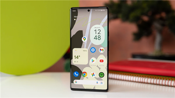 刚买两个月的谷歌Pixel 7 Pro翻车:绿屏无响应 用户绝望了