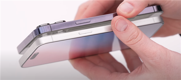 iPhone 15 Pro Max机模上手:1.57mm超窄边框、Type-C接口
