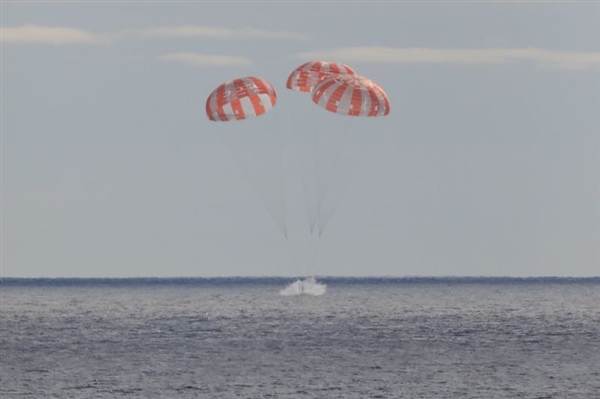 NASA猎户座登月飞船成功返回地球：美国完成重返月球第一步