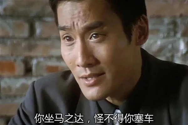 经典重现!梁家辉把玩马自达CX-50行也车模 网友:别坐、堵车